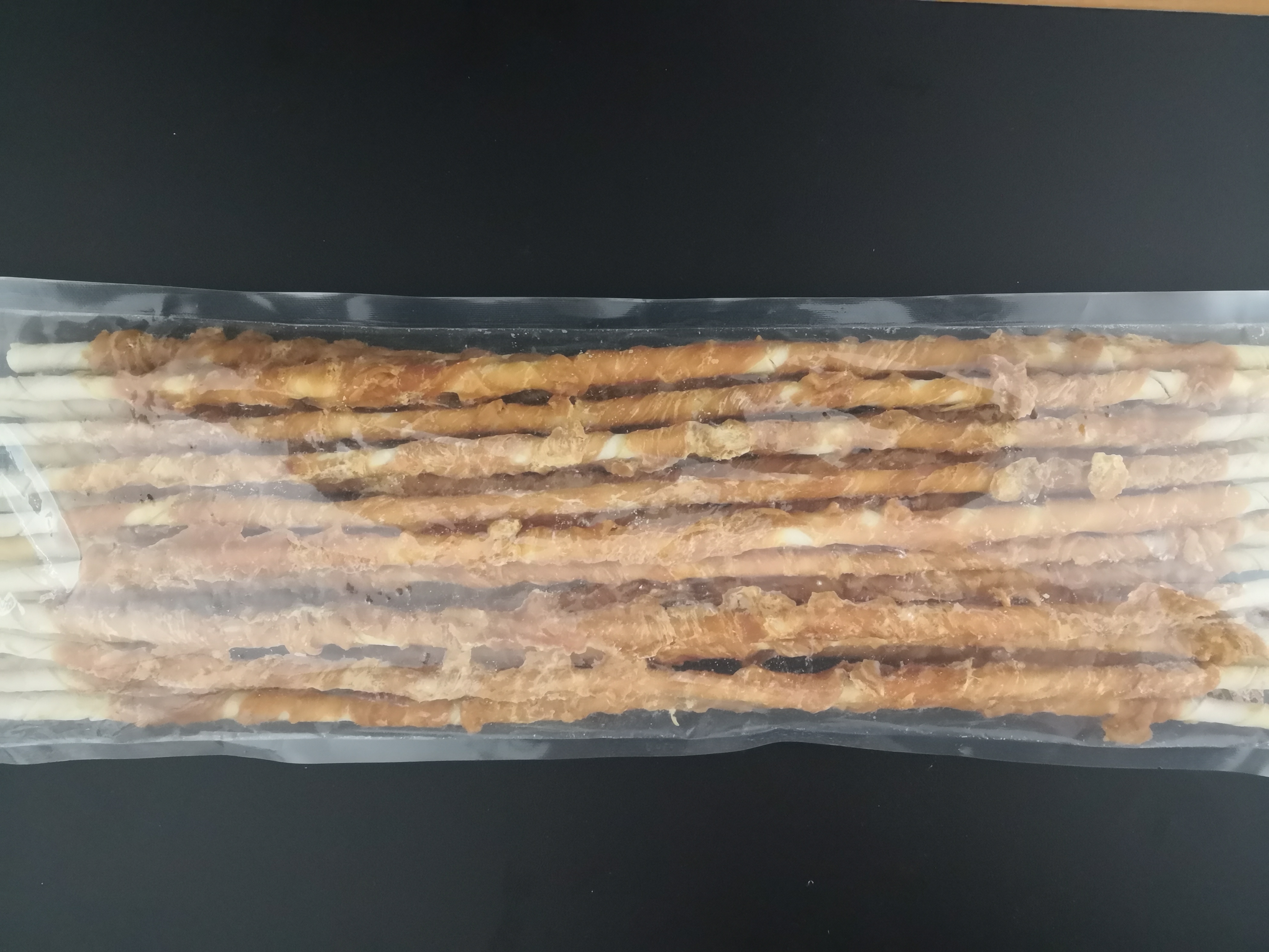 Tyčinka byvolia natural obalená kuracím mäsom (20ks) 50cm T